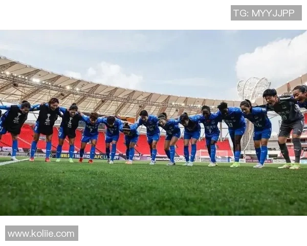 足球连赛激战正酣各队争夺冠军荣耀球迷热情高涨欢呼声此起彼伏